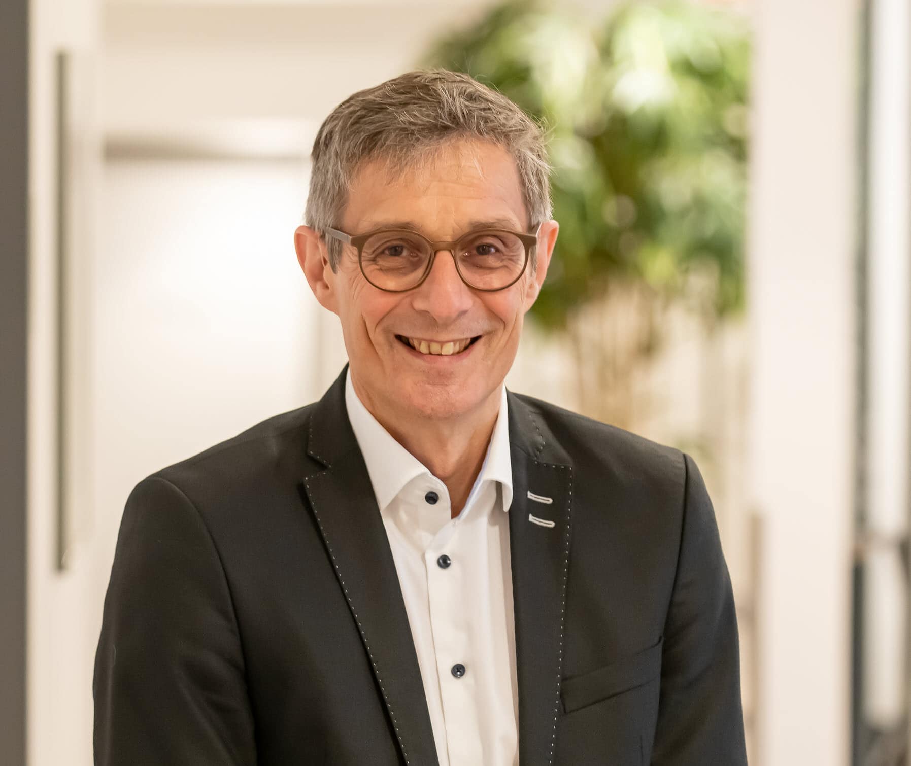 Prof. Frank Griesinger